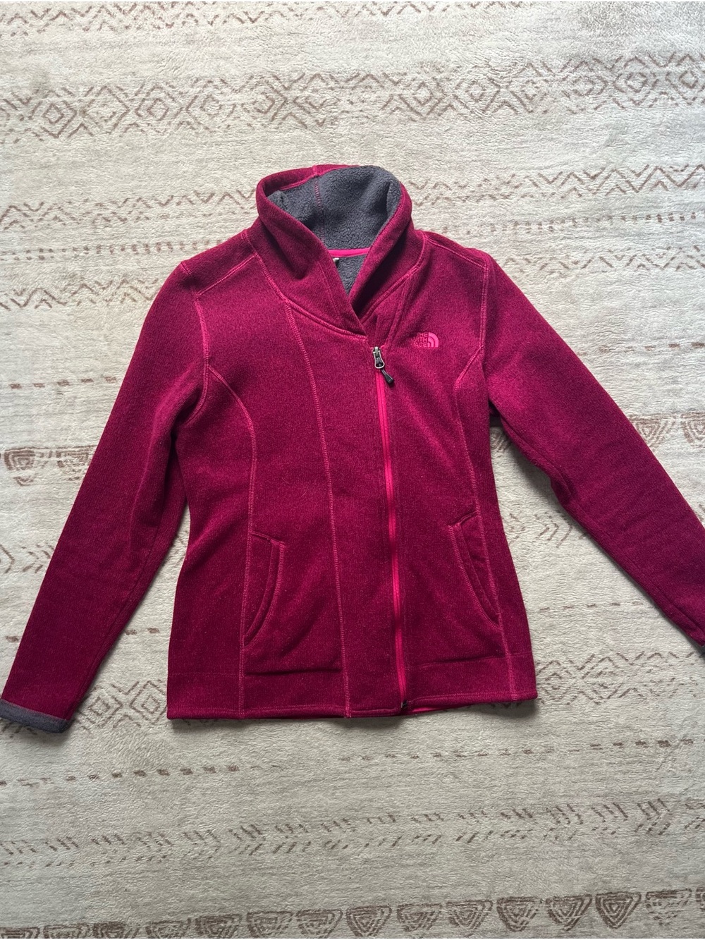 The North face Women’s Fleece jacket/sweater size small